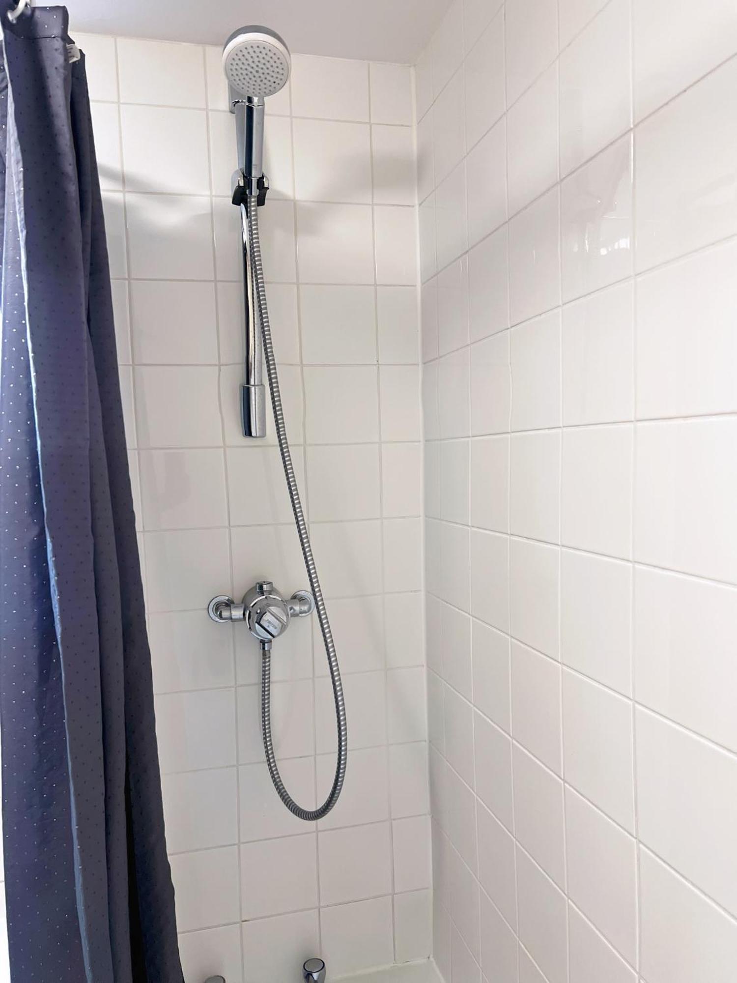 Double Near Trafford Centre Homestay *